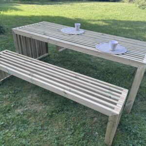 Bord och bänkar